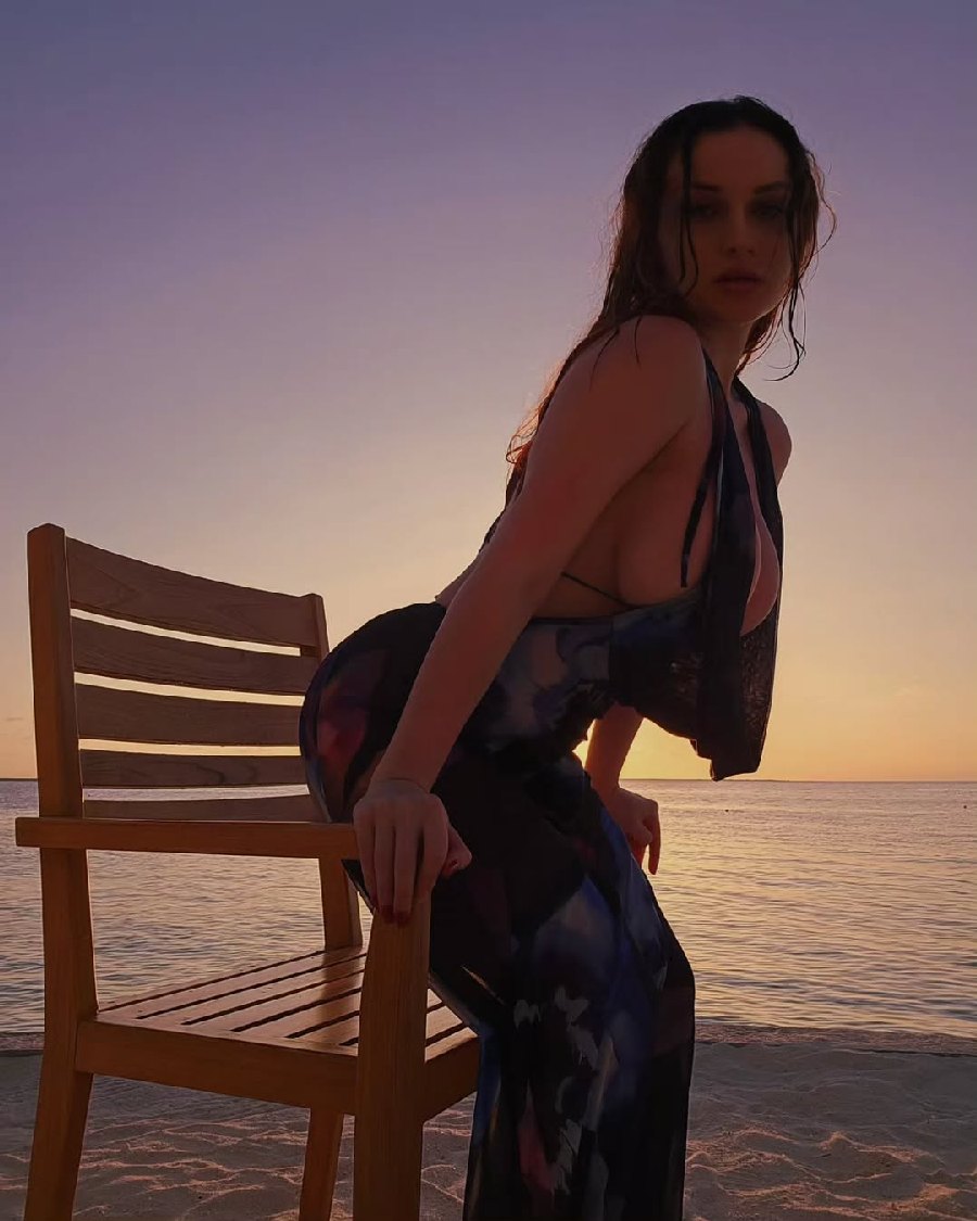 Sexy girl Miranda Faith nude in Rangoon