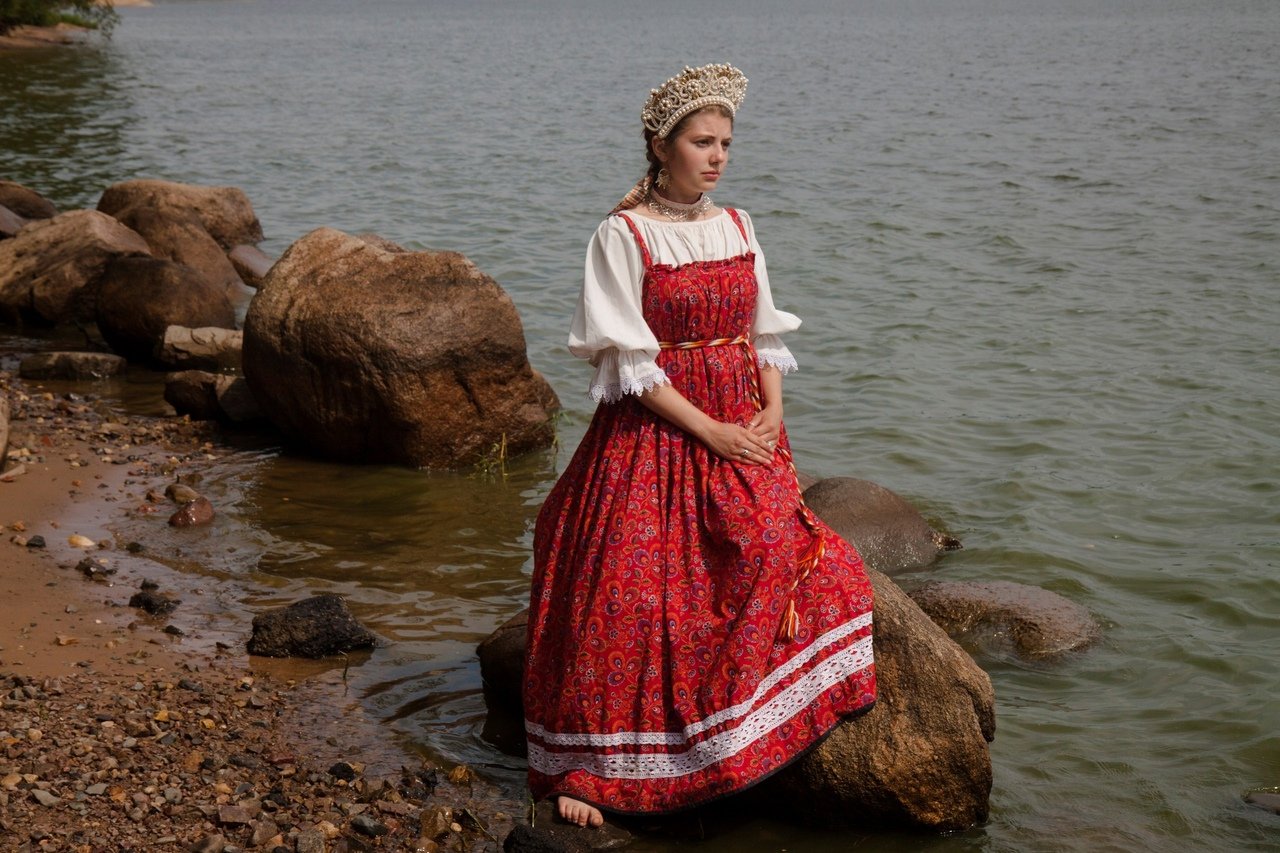 Women in Slavic costumes in Rangoon