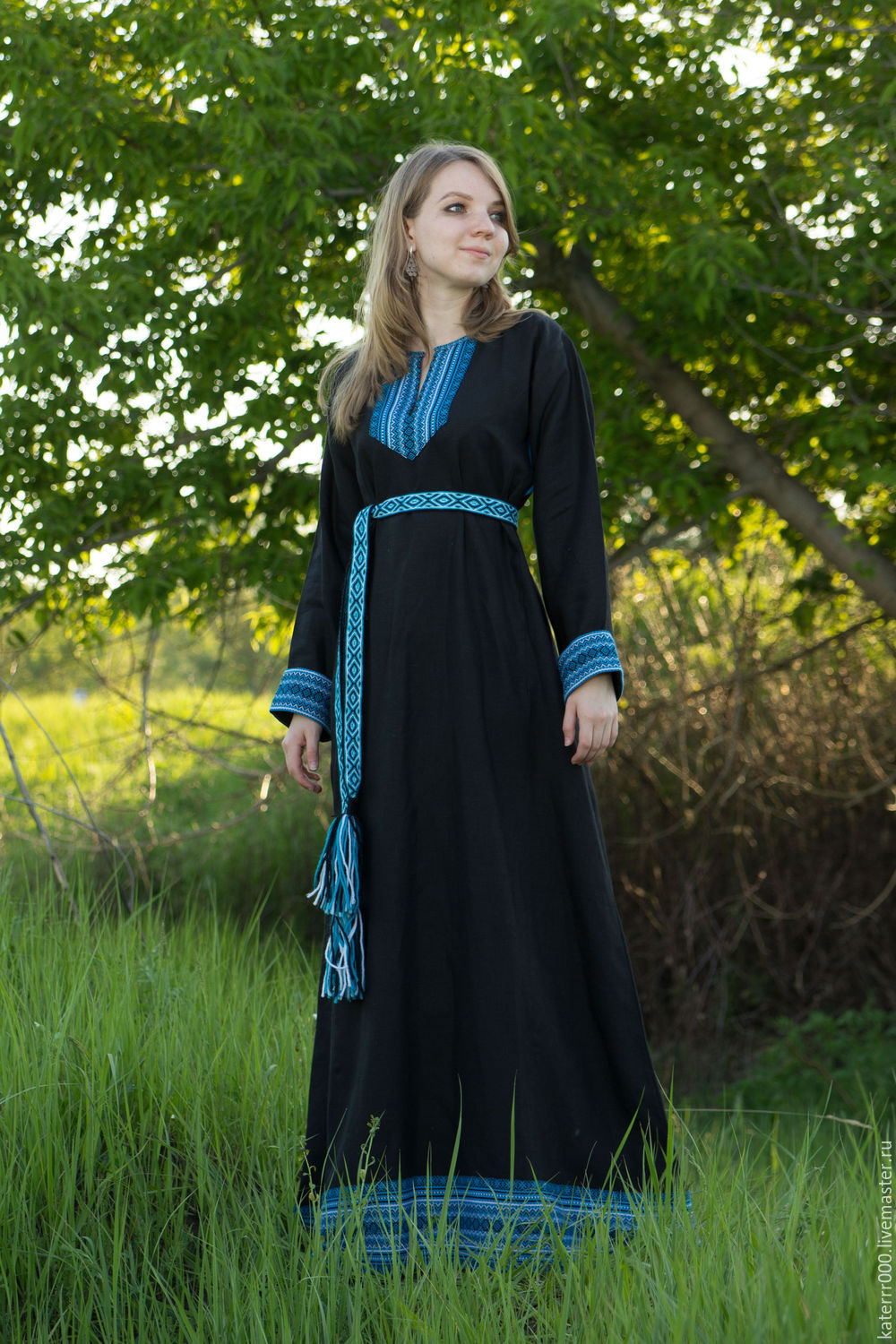 Women in Slavic costumes in Rangoon