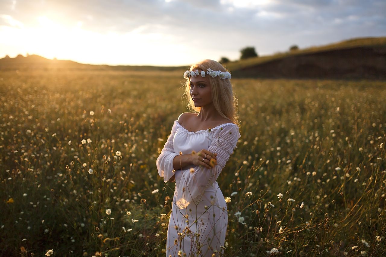 Girls in Slavic costumes in Rangoon