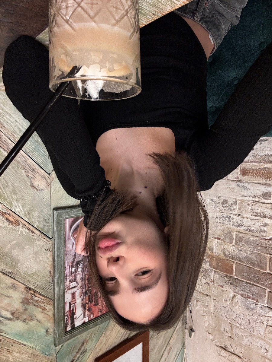 Fresh photos, fresh mood — Tina online in Rangoon